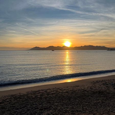 Cannes, Croisette, Palais Miramar Buitenkant foto