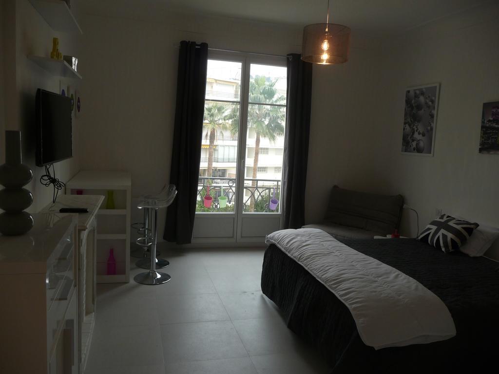 Cannes, Croisette, Palais Miramar Kamer foto