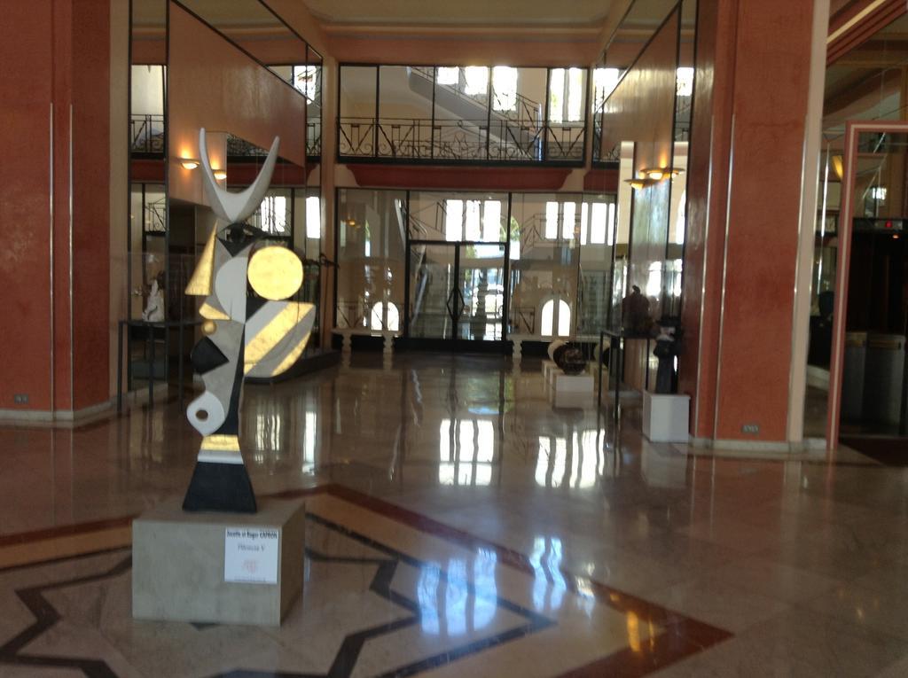 Cannes, Croisette, Palais Miramar Kamer foto