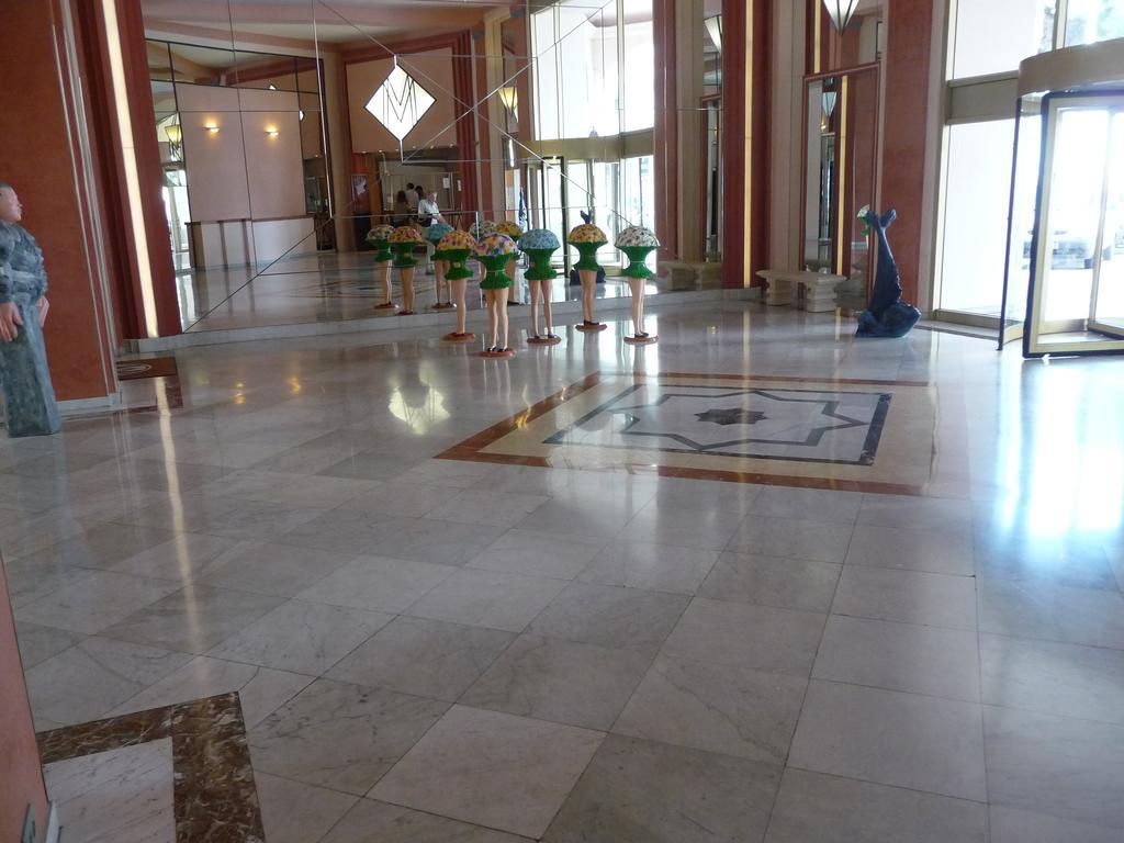 Cannes, Croisette, Palais Miramar Buitenkant foto